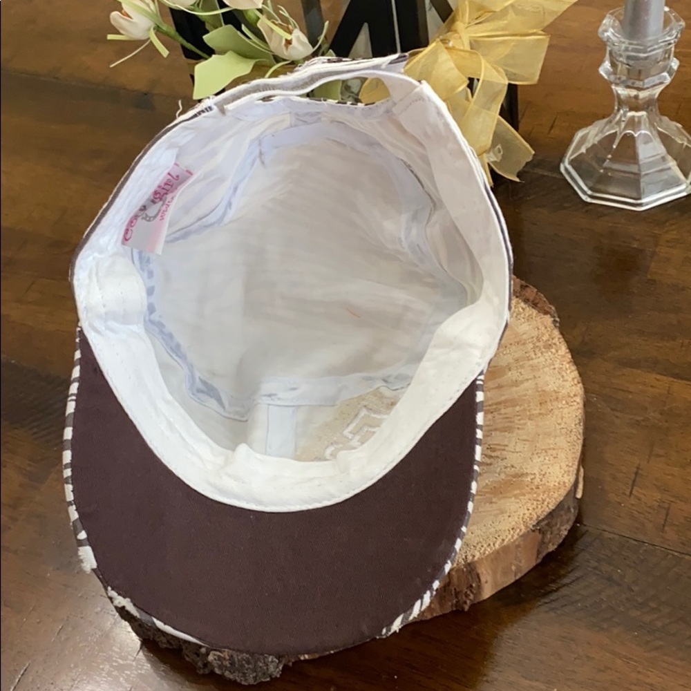 Hat - Picture 8 of 8
